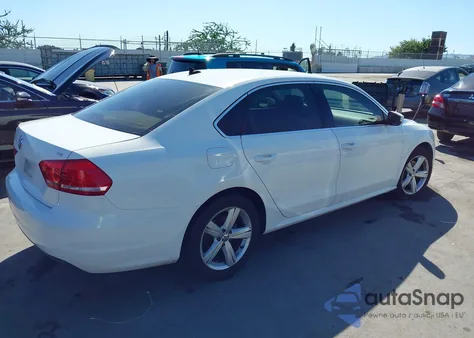 2015 Volkswagen Passat 1.8T Limited Edition z USA, uszkodzony, nr VIN 1VWAT7A38FC081525